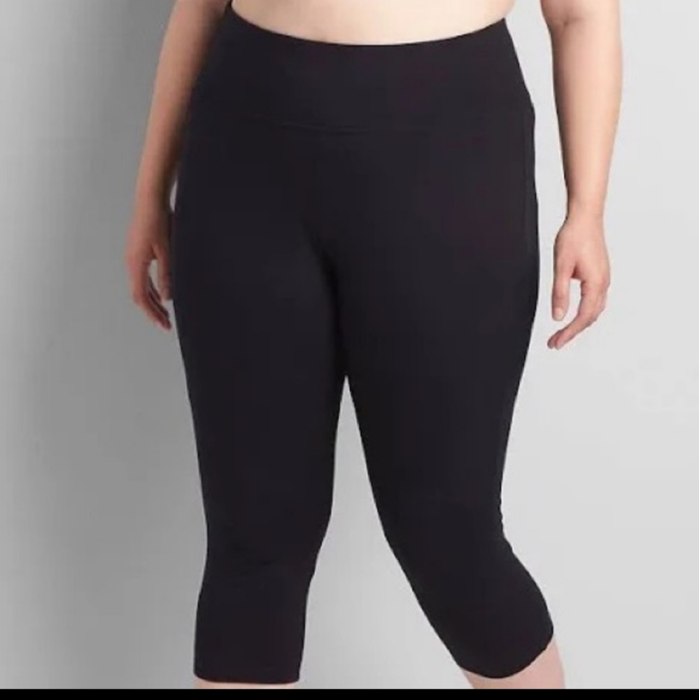 New Lane Bryant LIVI Black Cotton Blend Capri Leggings Size 18/20 NWOT